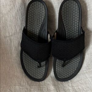 BareTraps Black Thong Sandals size 9